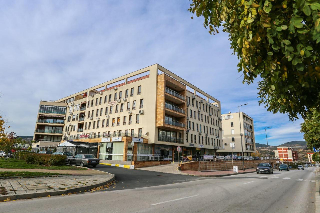Студия И Стаи За Гости -Жк Пентагон Kŭrdzhali 外观 照片